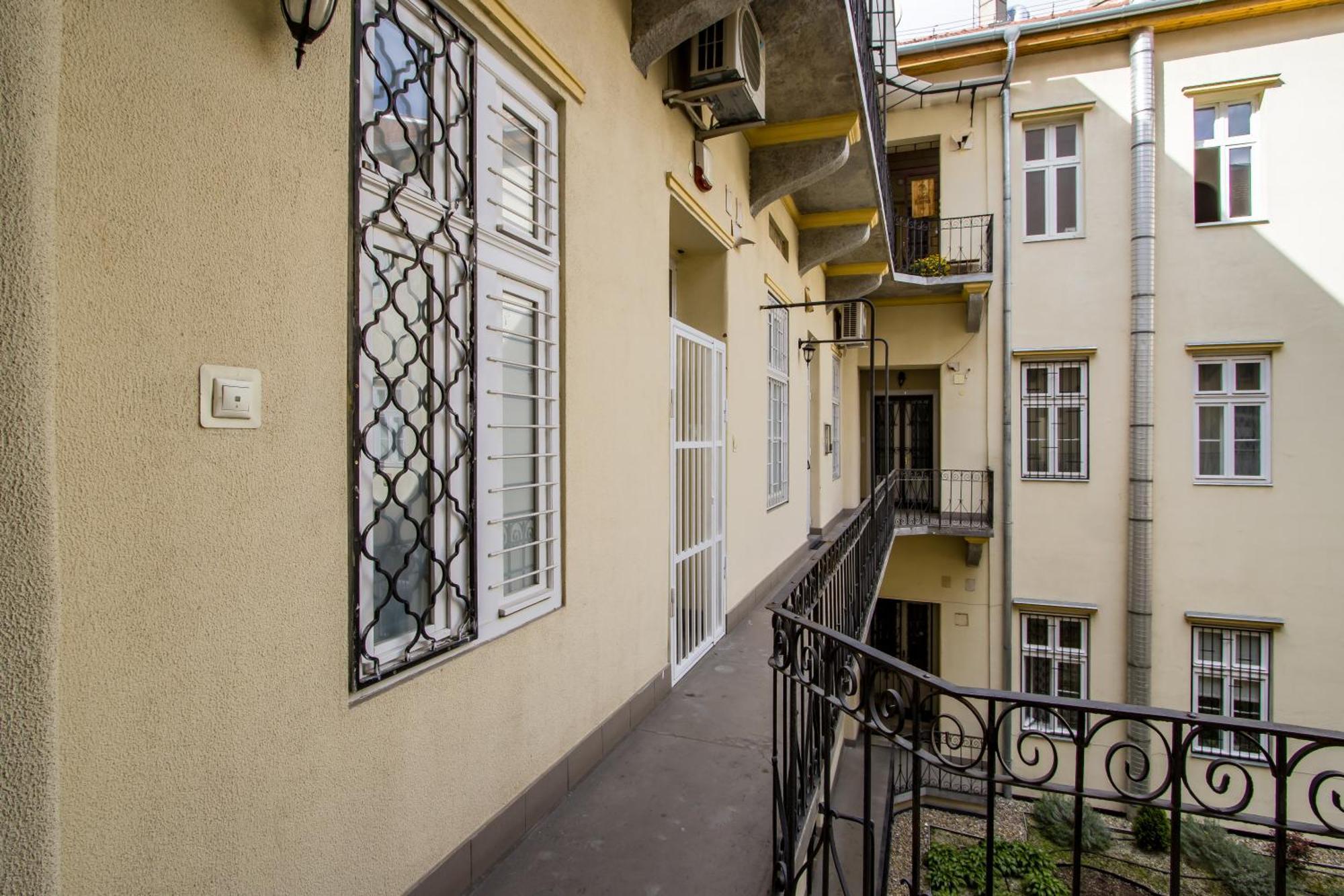 Wilson'S Oktogon Square Suite Apartment Budapest Eksteriør bilde